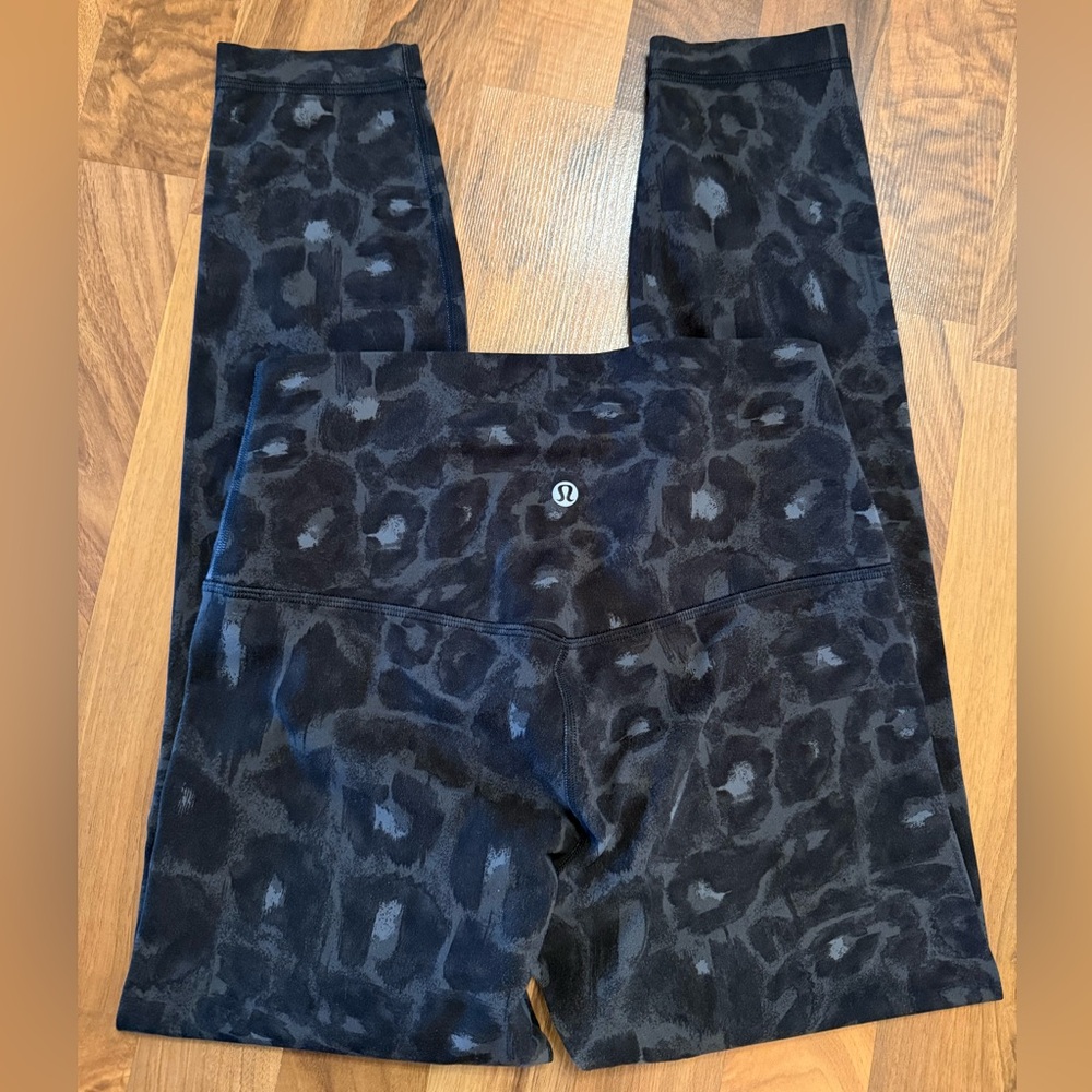 Lululemon Align High-Rise leggings in a spray leopard black multi print Sz.6 25”
